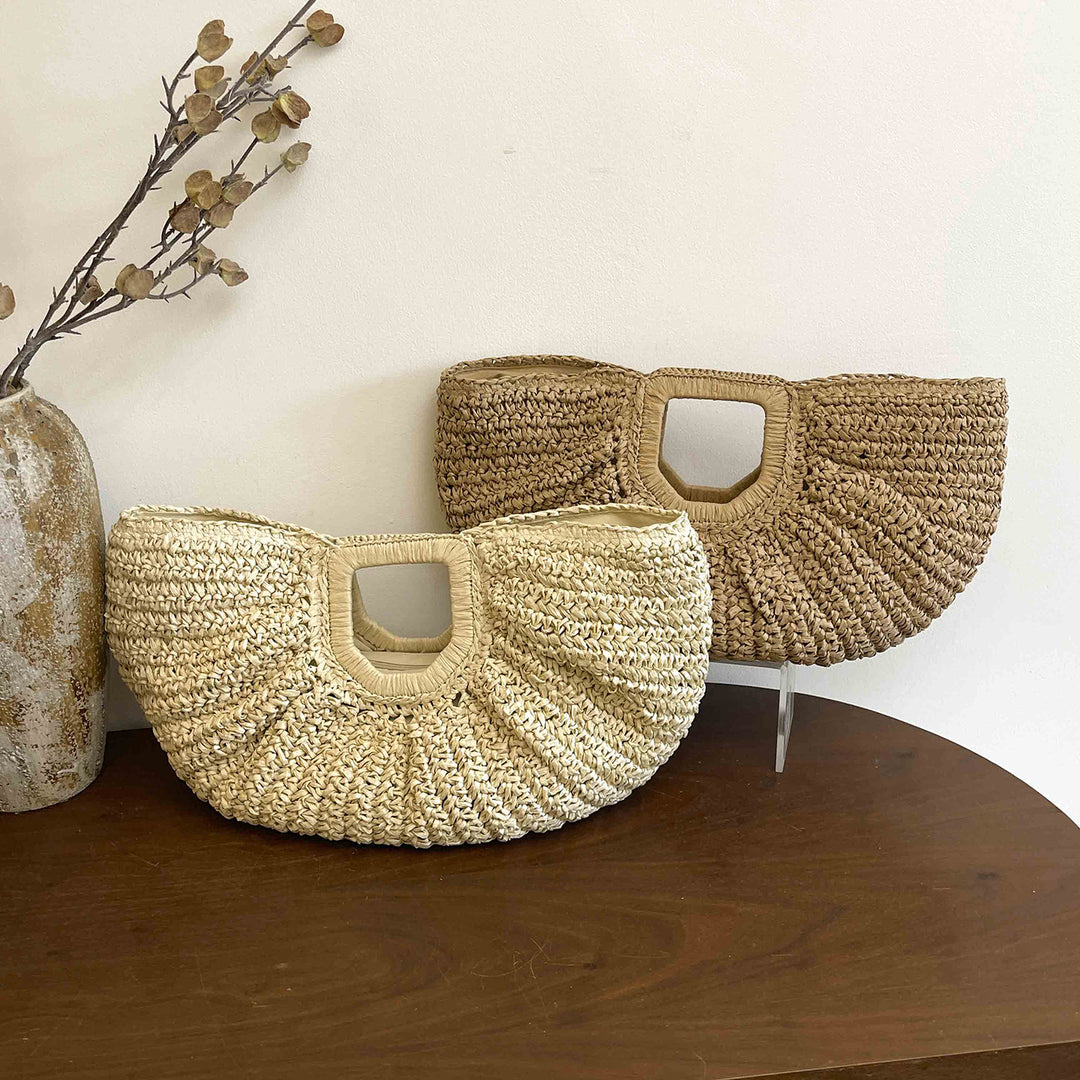 Handcrafted straw bag with elegant pleats Bowlift