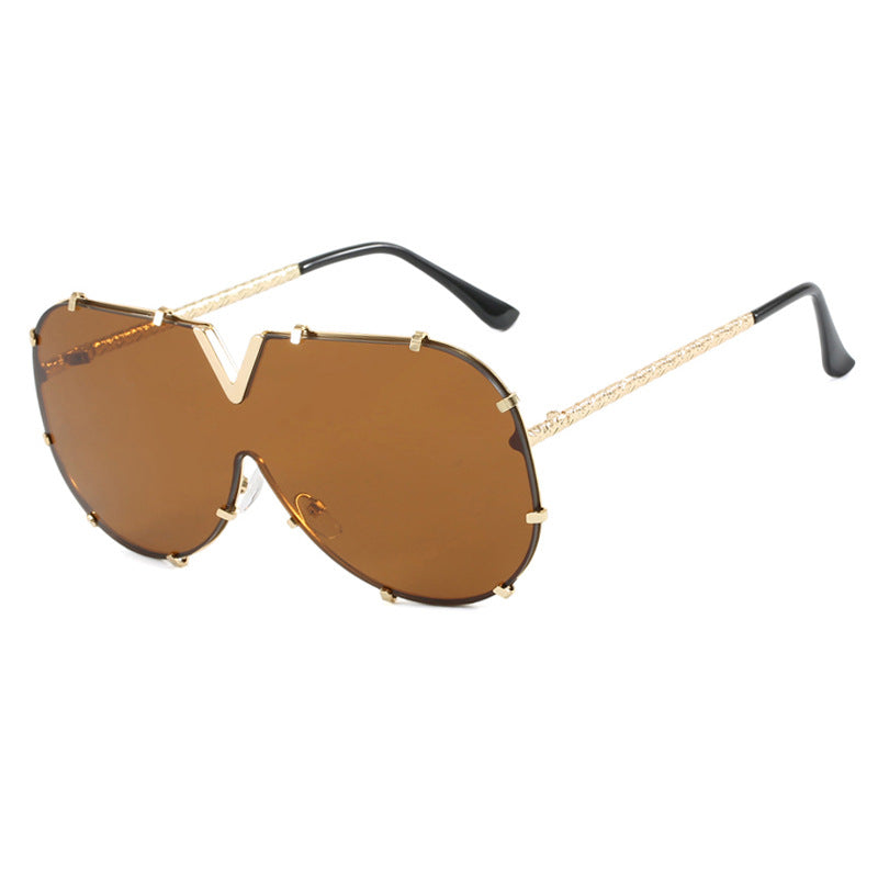 Women oversized goggles in futuristic design Bowlift
