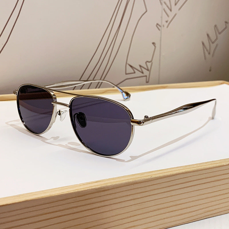 Ladies fashionable pilot sunglasses with elegant gold frame Bowlift
