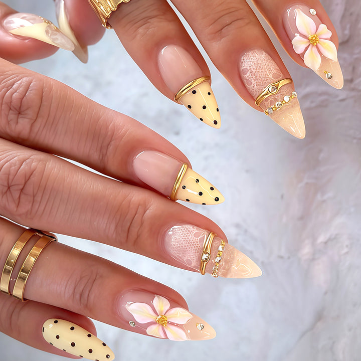 Elegant Floral Design Press-On Nail Tips Bowlift