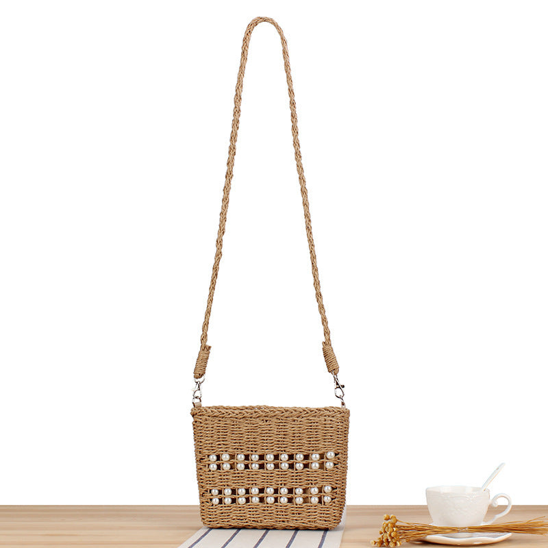 Handbag made of hand-woven natural material with pearl decoration Bowlift
