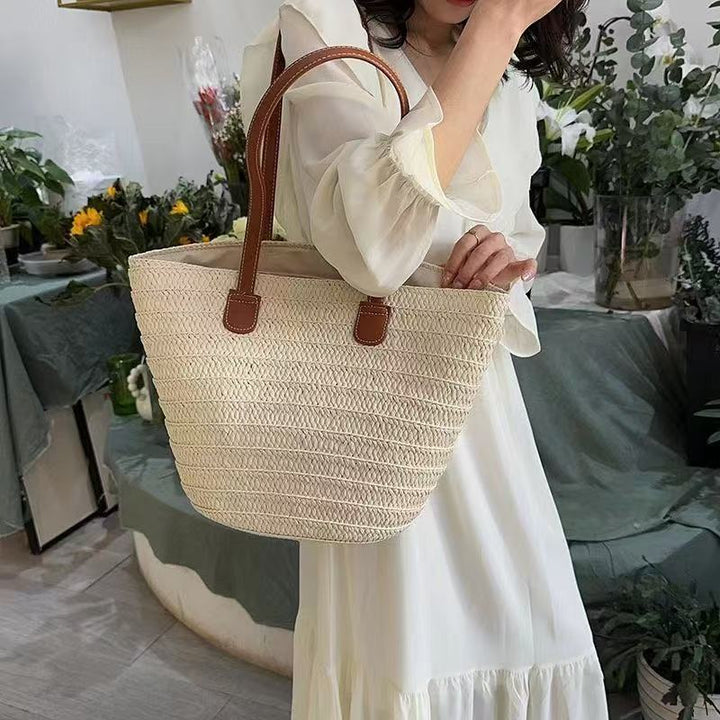 Elegant handbag with sophisticated fabric Bowlift