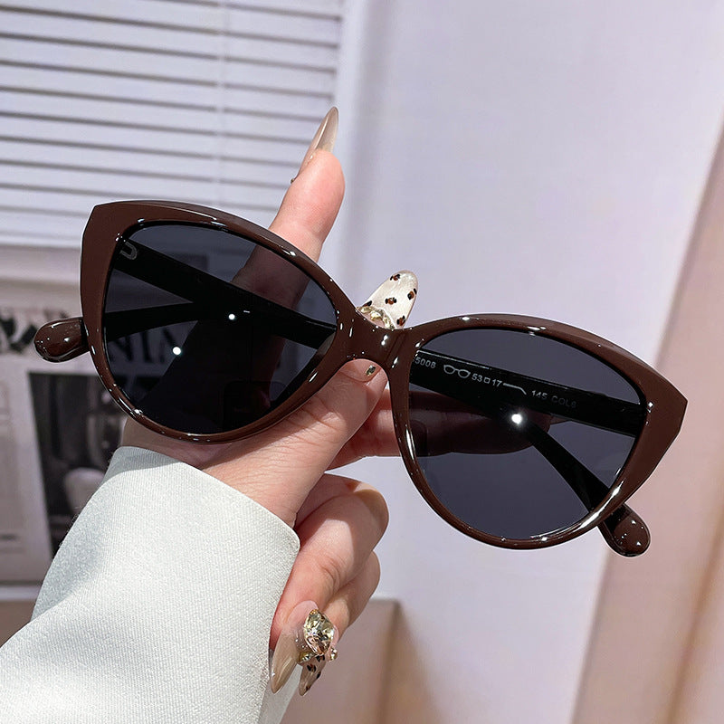 Ladies Cat-Eye Sunglasses with fashionable and sturdy frame Bowlift