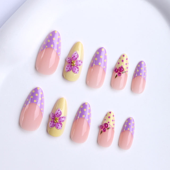 Artificial fingernails with floral design and glitter accents Bowlift