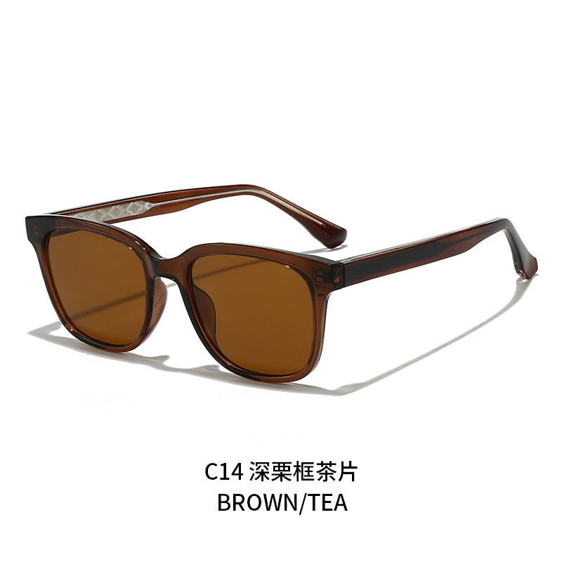 Women Retro-inspired Sunglasses with protected UV filter and sturdy frame Bowlift