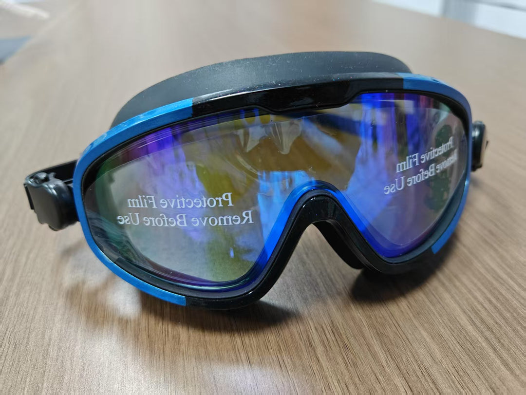 Swimming mask with anti-fog coating and ergonomic silicone frame Bowlift