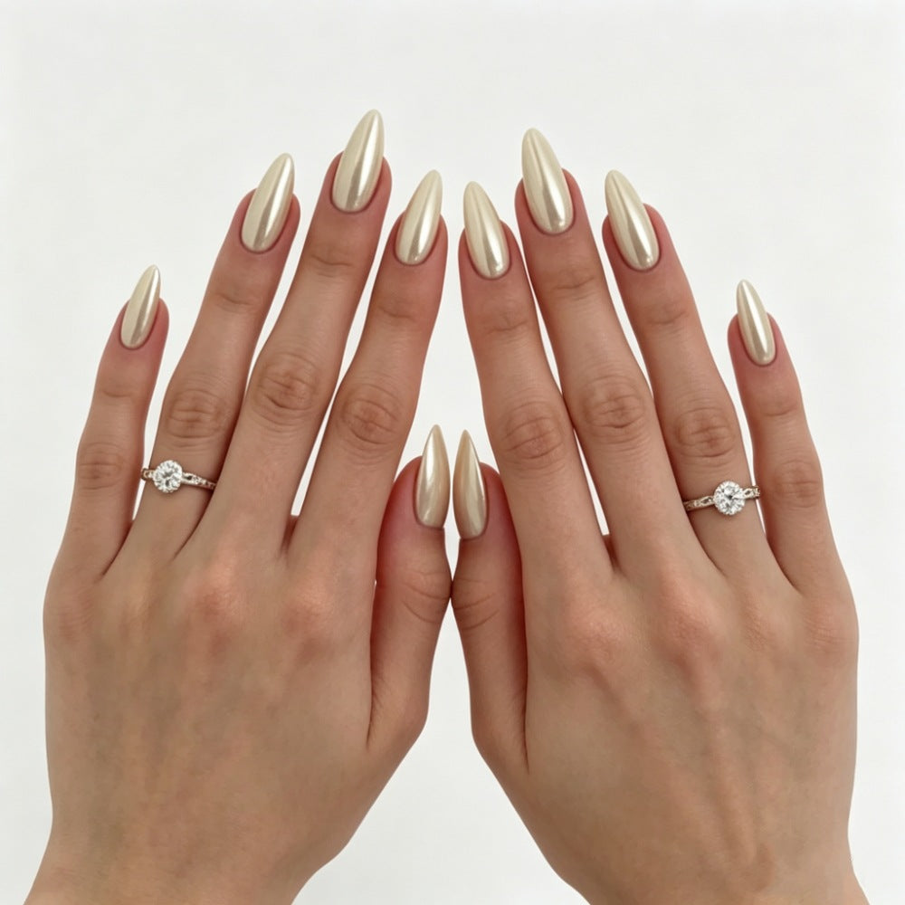 Trendy and Shiny Artificial Nails Bowlift