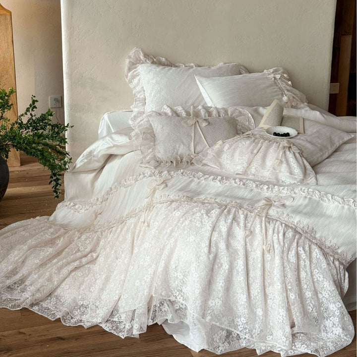 Romantic lace bedding set with ruffled frill and decorative pillow