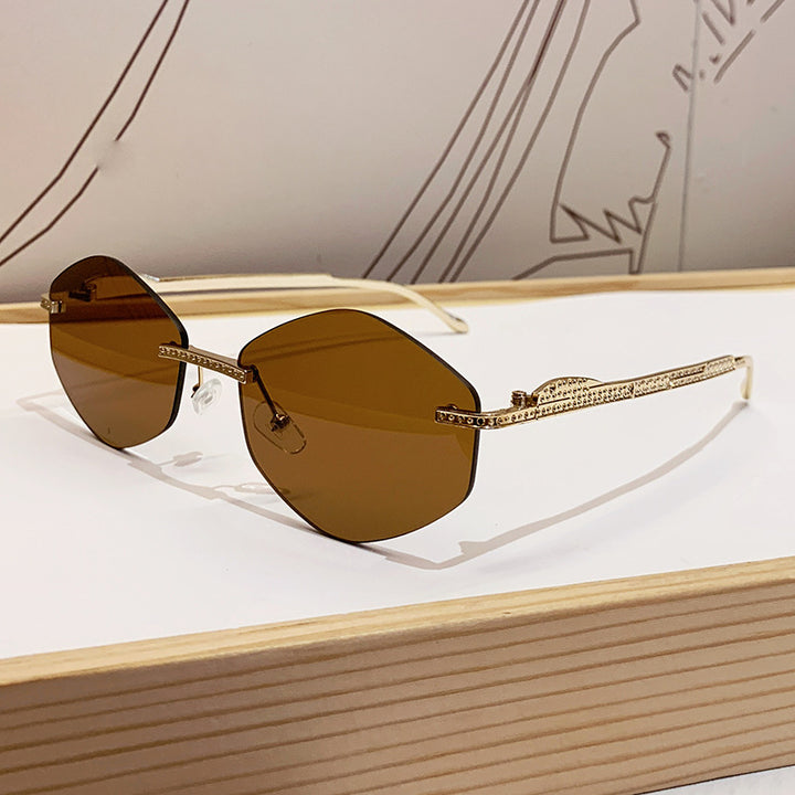 Women's extravagant sunglasses with sparkling accents Bowlift