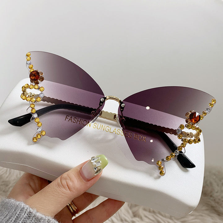 Ladies extravagantly designed sunglasses Bowlift