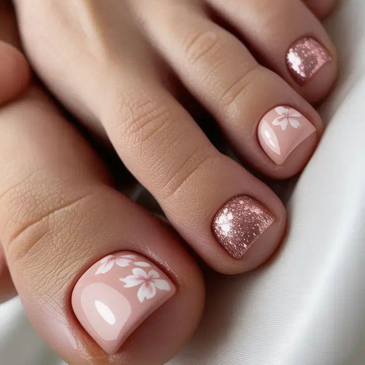 Artificial nail set with floral and glittering accents Bowlift