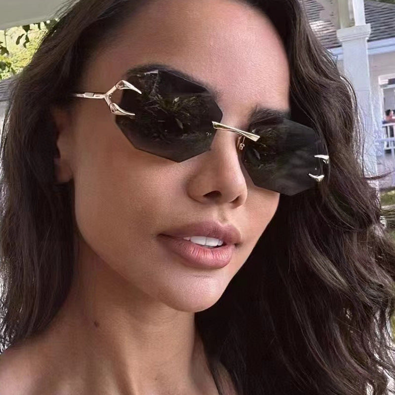 Women's geometric sunglasses with modern metal frame Bowlift