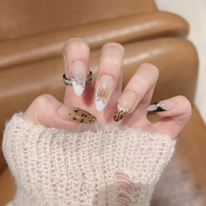 Artistic Leopard-Print Press-On Nail Set Bowlift