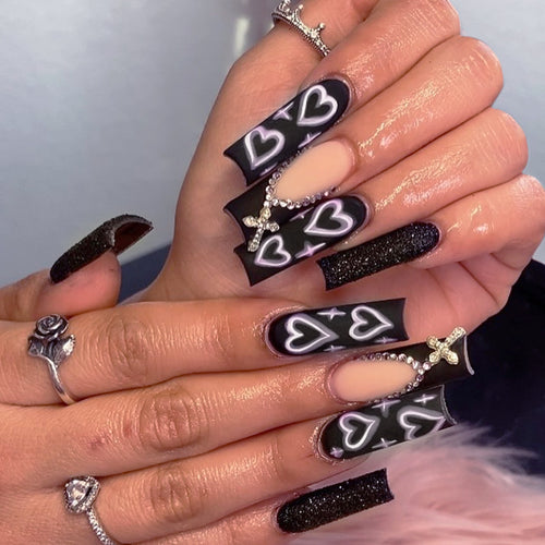 Artificial nail set with elegant glitter and heart designs Bowlift