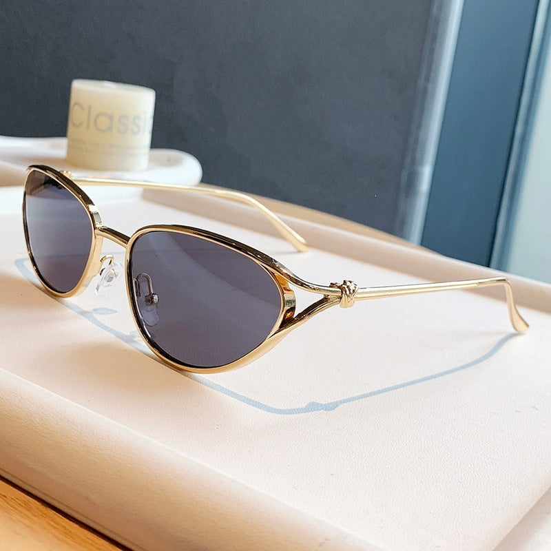 Women Cat-Eye Sunglasses with Elegant Golden Frame and Polarized Lenses Bowlift