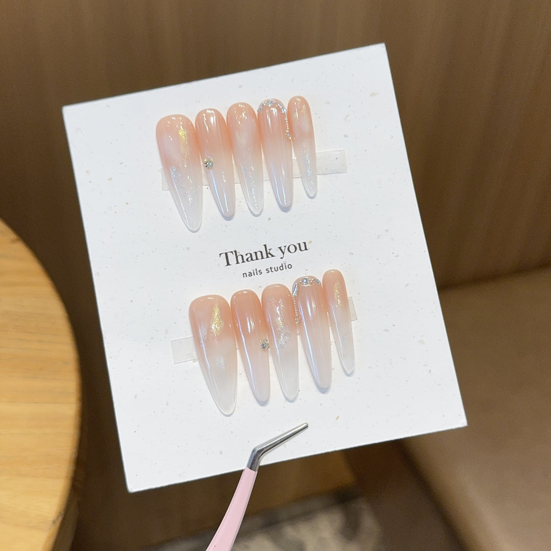 Artificial Nail Set with Elegant Glitter Accents Bowlift
