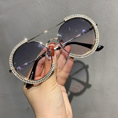Ladies glamorous sunglasses with sparkling crystal frame Bowlift