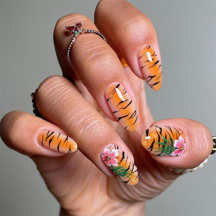 Animal-Inspired Press-On Nail Art Set Bowlift