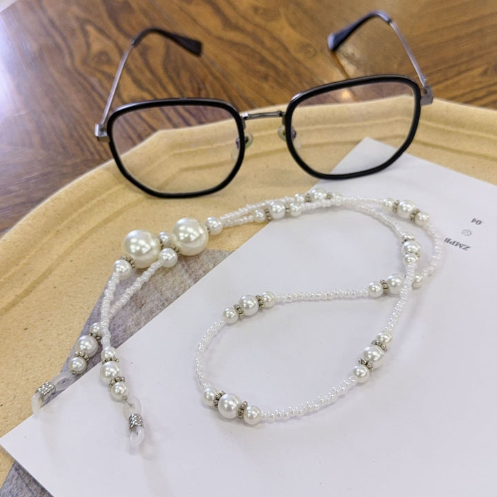 Chic Beaded Eyewear Holder Bowlift