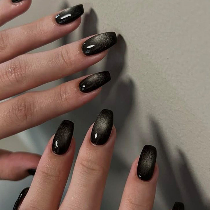 Artificial nails with polka dots Bowlift