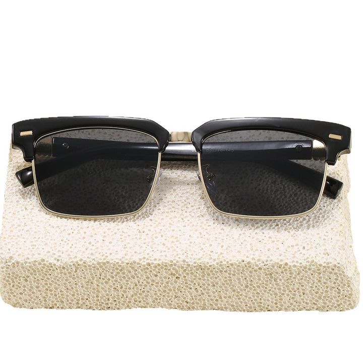 Fashion sunglasses with square frame and stylish design Bowlift