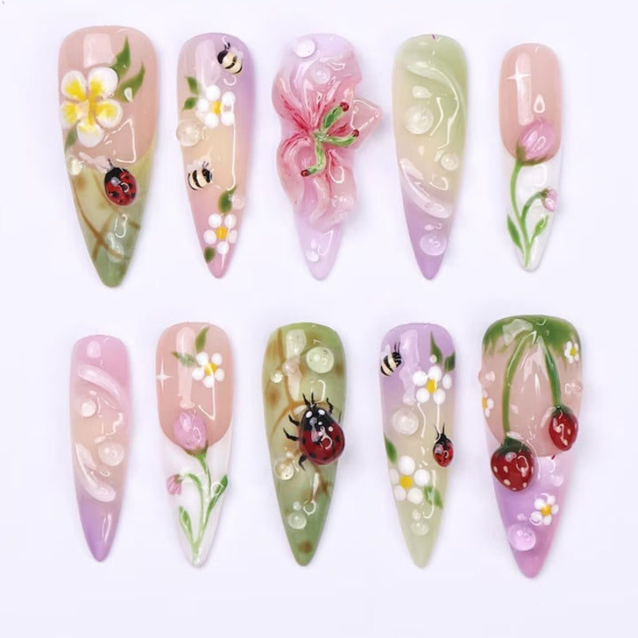 Artistic Floral and Star-Embellished Press-On Nail Set Bowlift