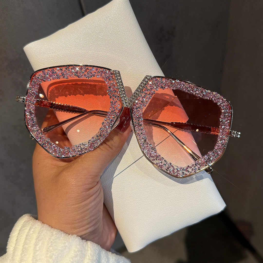Ladies luxurious sunglasses with glamorous rhinestone frame Bowlift
