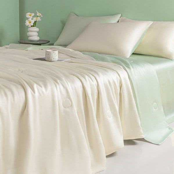 Ladies satin bed linen with stylish design Bowlift