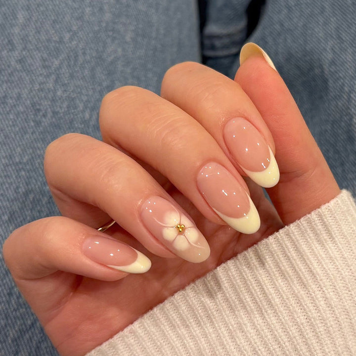 Elegant Floral Nail Art Press-On Nails Bowlift