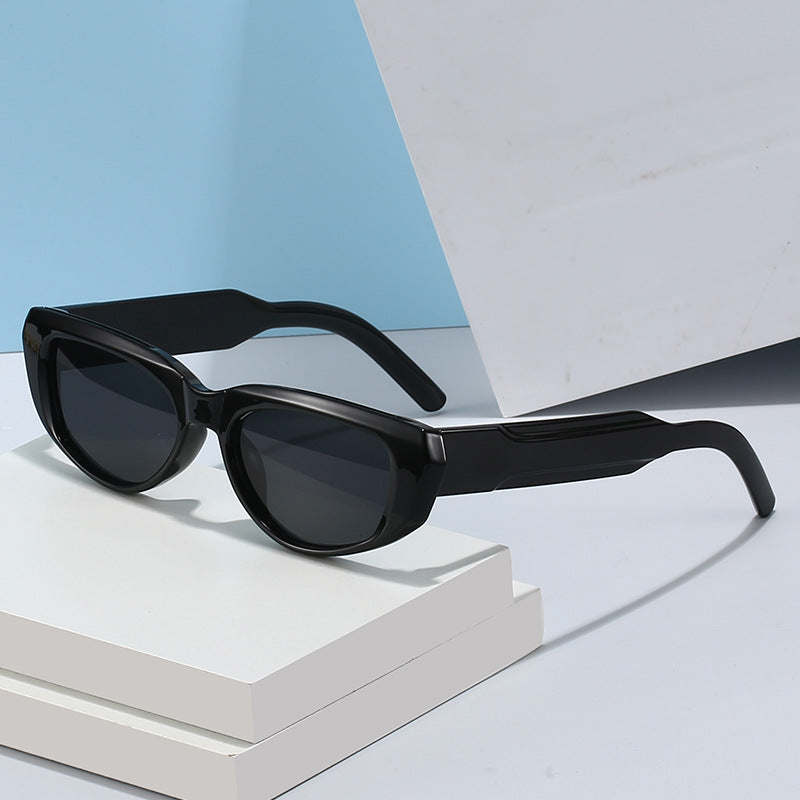 Women's fashionable cat-eye sunglasses with extravagant silhouette Bowlift