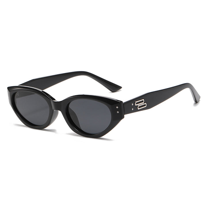 Chic Vintage-Inspired Frame Sunglasses