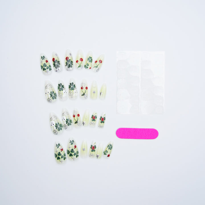 Playful artificial nails with plant motifs Bowlift