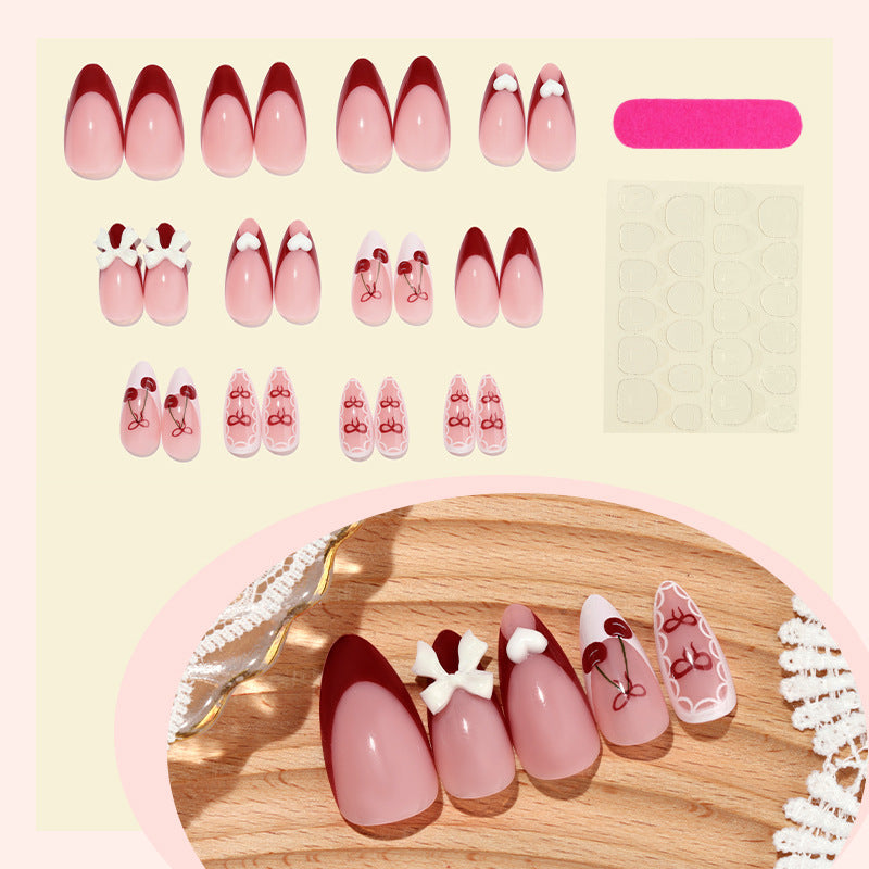 Fake nail set with playful motifs and elegant accents Bowlift