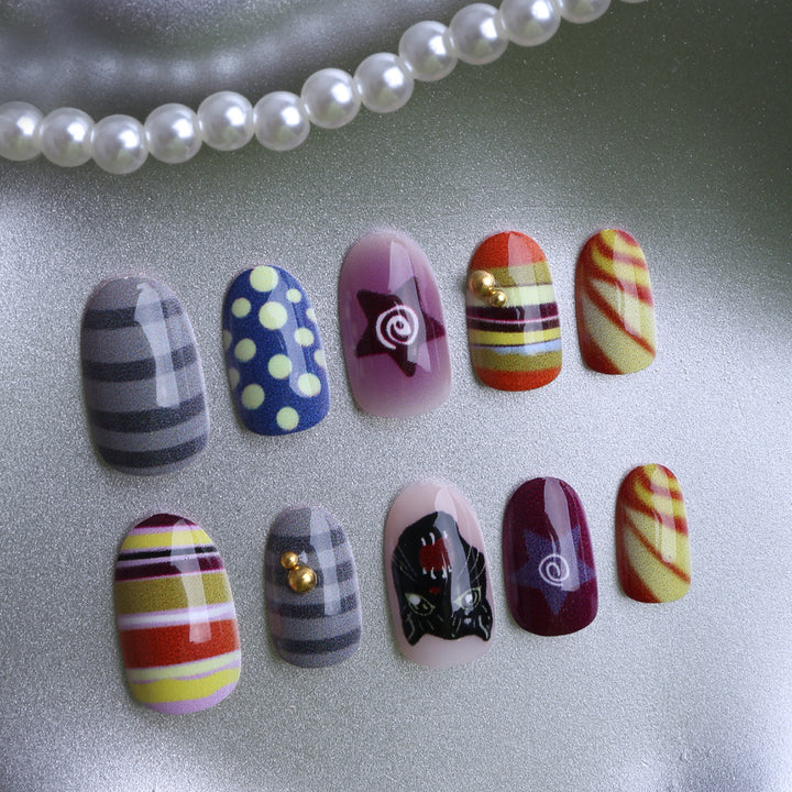Artificial nails with creative patterns and unique details Bowlift