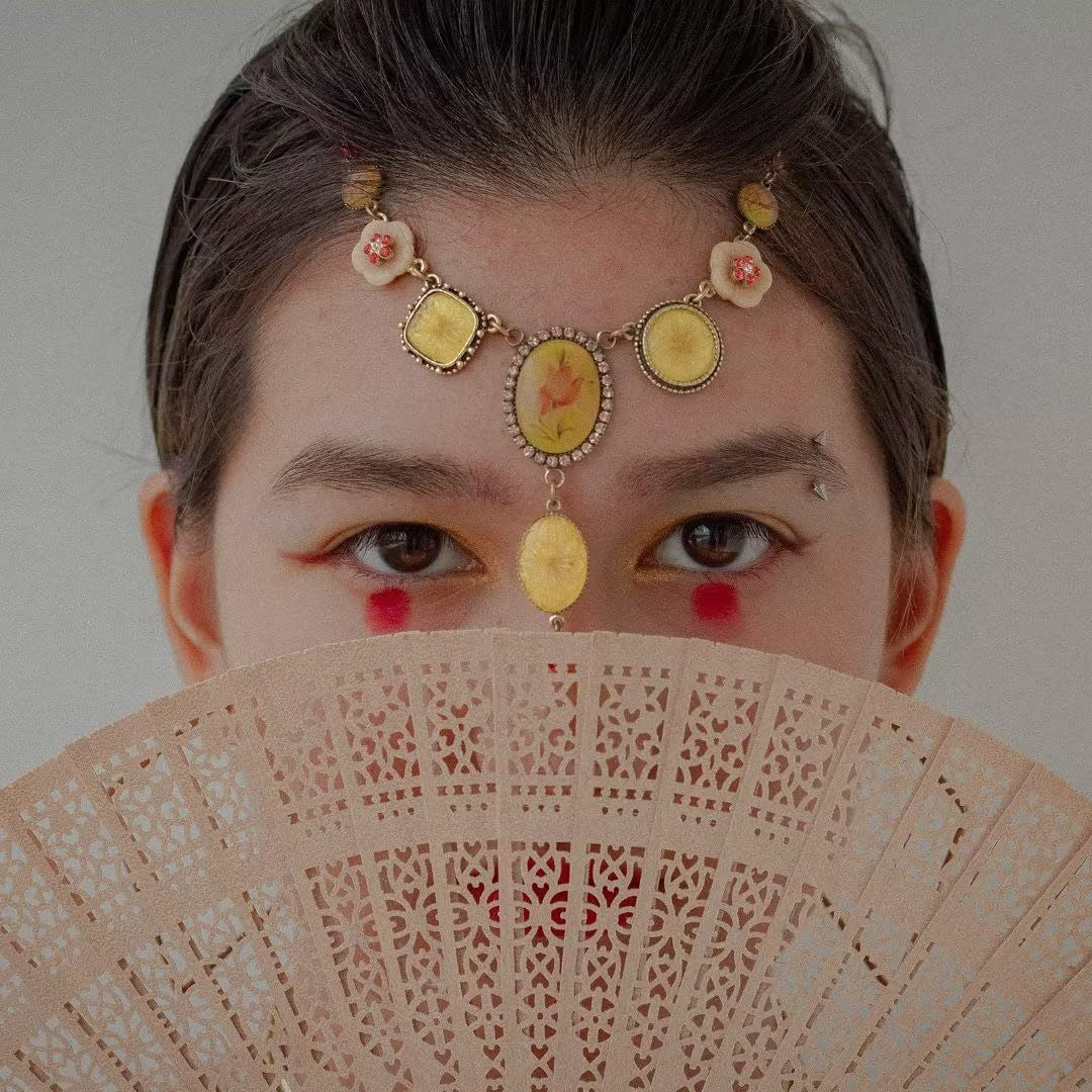 Ladies decorative and high-quality hand fan made of filigree wood Bowlift