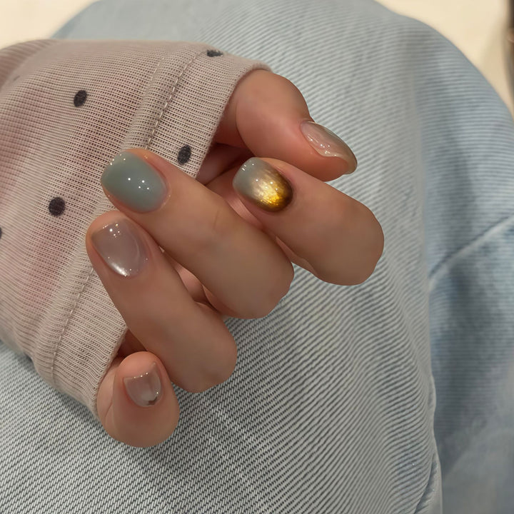 Artificial nail tips with gloss finish Bowlift