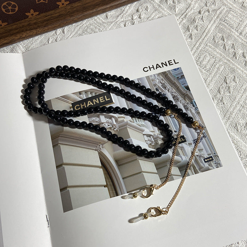 Fashionable jewelry band made of onyx beads Bowlift