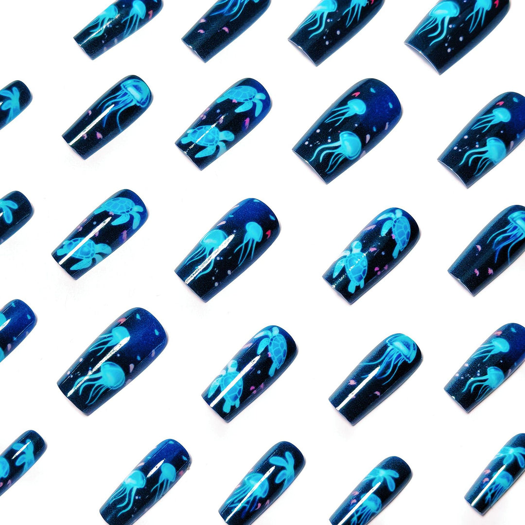 Artificial nails with luminous underwater motif Bowlift