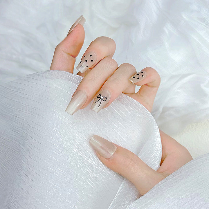 Stylish Press-On Nails Bowlift