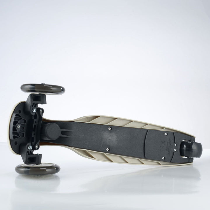 Versatile Three-Wheel Kick Scooter Bowlift
