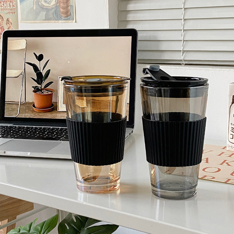 Women's multifunctional drinking cups with integrated silicone cover and hygienic lid Bowlift