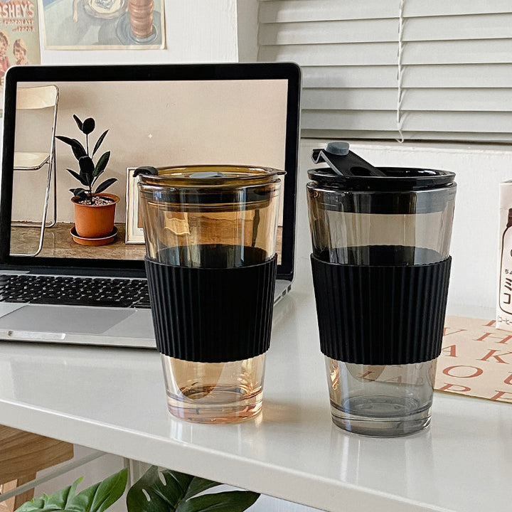 Women's multifunctional drinking cups with integrated silicone cover and hygienic lid Bowlift