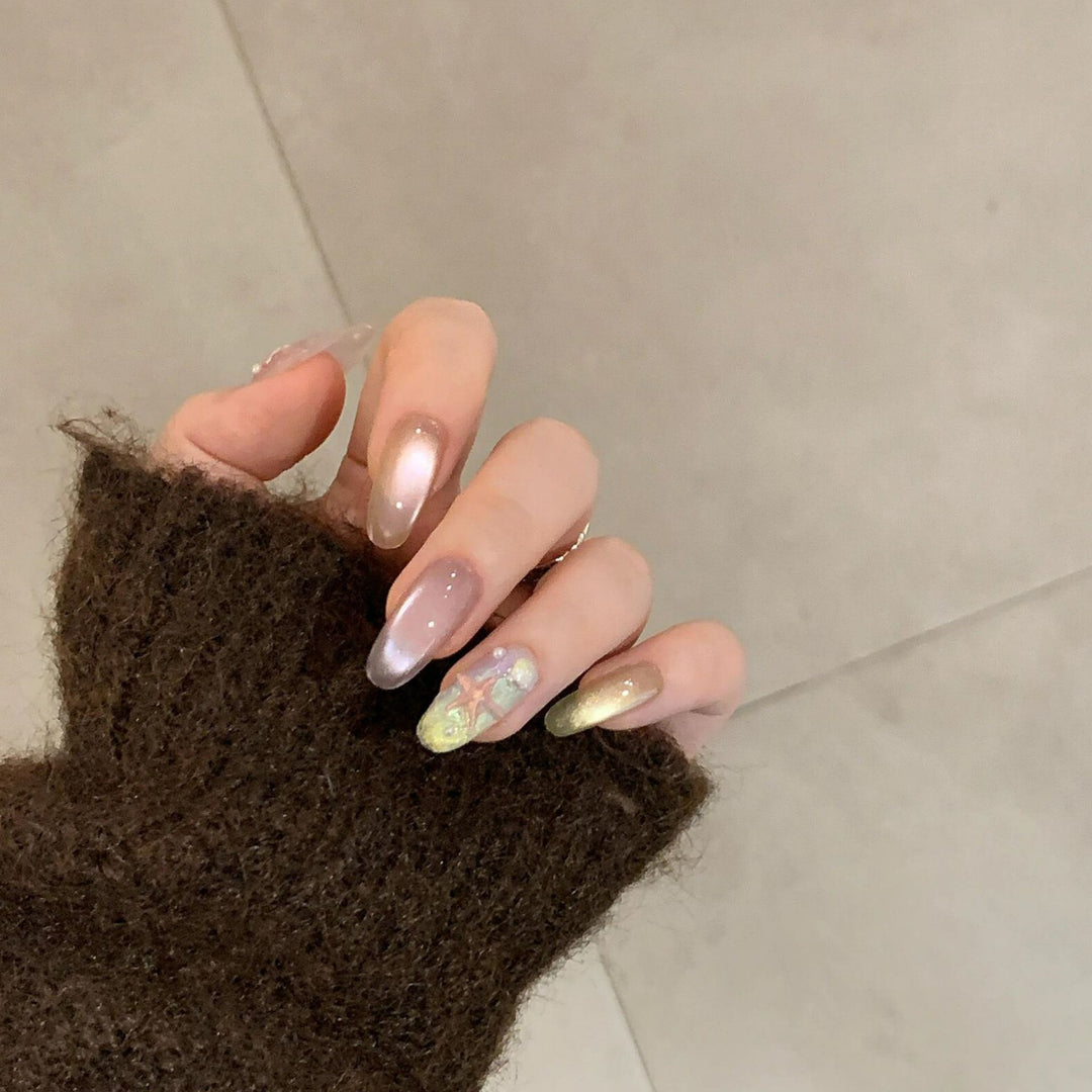 Artificial Nail Set with Shimmering Accents Bowlift