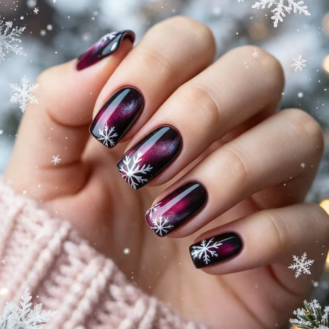 Artificial nails with festive snowflake design Bowlift
