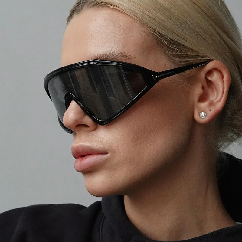 Ladies sport sunglasses with aerodynamic design and UV protection Bowlift