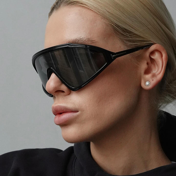 Ladies sport sunglasses with aerodynamic design and UV protection Bowlift