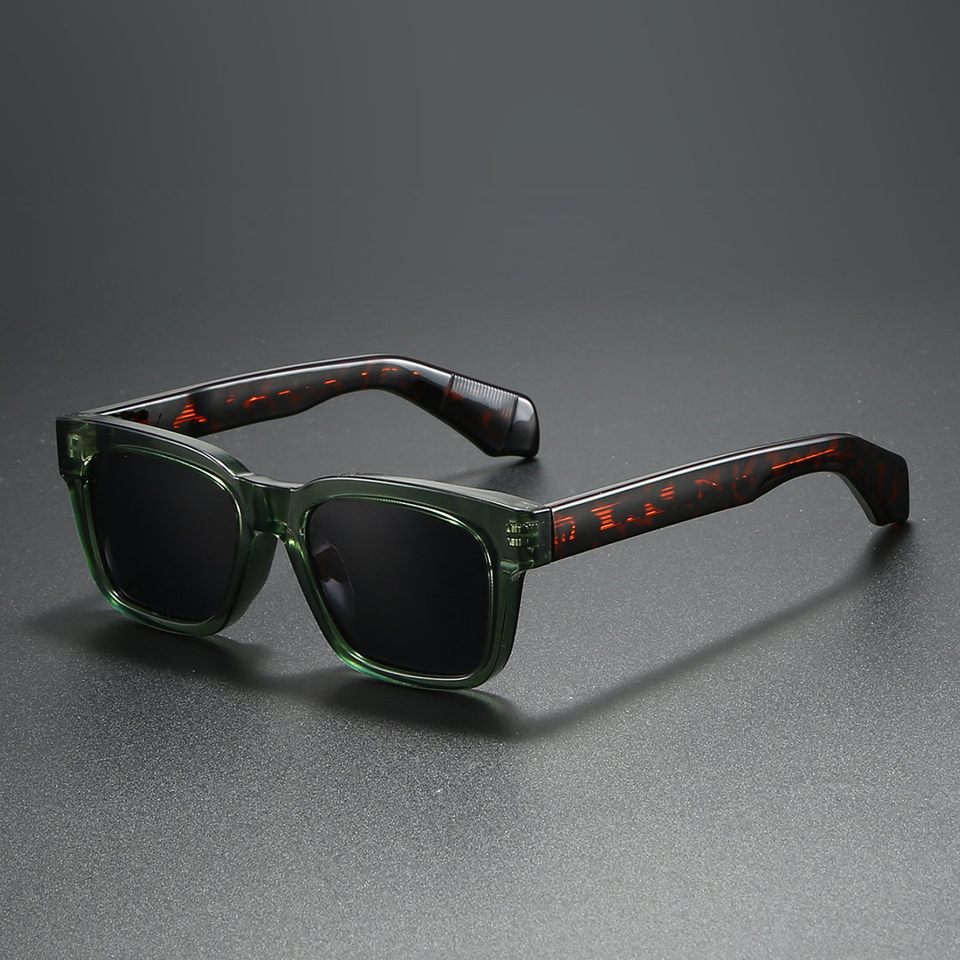 Women's square sunglasses with distinctive tortoiseshell pattern Bowlift