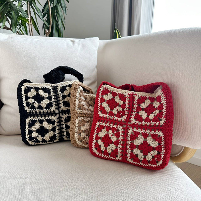 Crocheted shoulder bag with folkloric design Bowlift