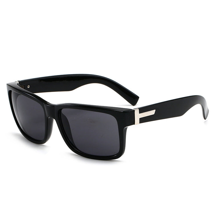 Ladies Stylish Sunglasses with Distinctive Frame Bowlift