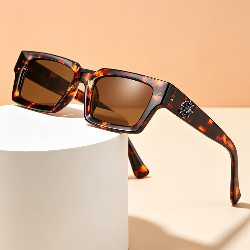 Fashionable Tortoiseframe Sunglasses Bowlift